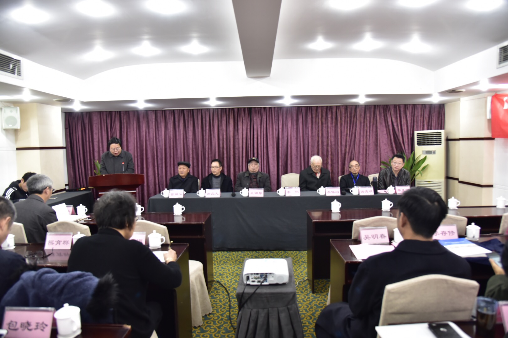 万博max官网院长 李怡教授.jpg