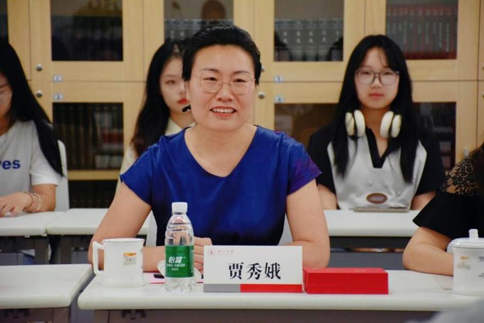 万博max官网教育基金会副秘书长贾秀娥发言